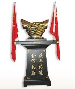 供應西安蓮湖握手擺件,合作共贏客廳大擺件