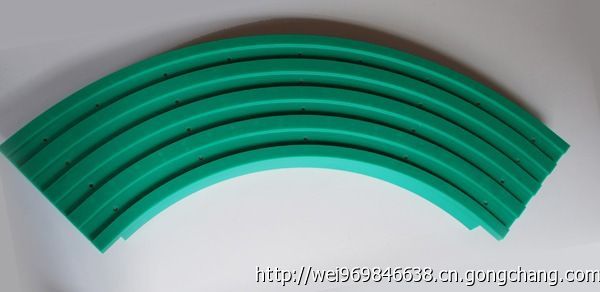 供應(yīng)啤酒飲料輸送設(shè)備配件-轉(zhuǎn)彎鏈板導(dǎo)軌