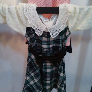 松緊腰帶中大童蕾絲拼接格子連衣裙