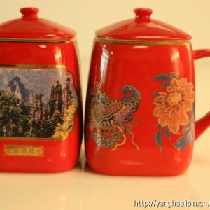 高檔商務禮品擺件，精美陶瓷工藝禮品擺件，中國紅瓷商務禮品定制