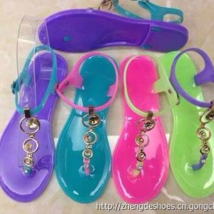 17782女式平底金屬飾扣果凍水晶涼鞋