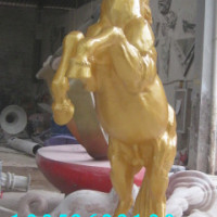 广东广州惠州金色飞马雕塑 玻璃钢树脂飞马雕塑 骏马雕塑 马年飞马雕塑装饰摆件