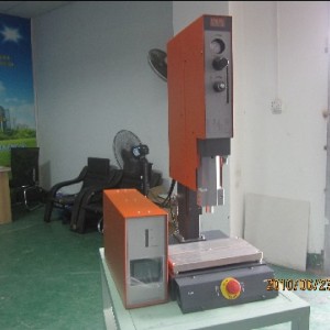 電子塑膠配件超聲波焊接