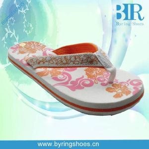 工廠生產(chǎn)沙灘鞋