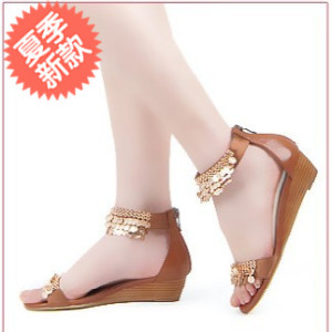 供應(yīng)星期六涼鞋J7C01 羊皮小坡跟真皮涼鞋