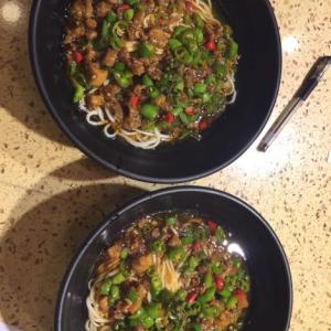 一店吃遍天下面湯萬面館加盟給您全新體驗