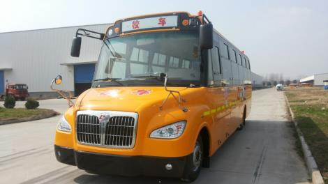 楚風校車呵護祖國的花朵