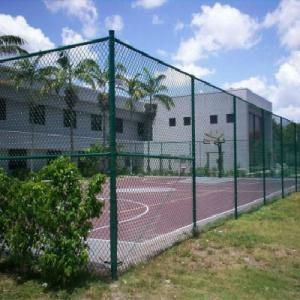 優質pe包塑勾花網籠式足球場圍網足球圍擋體育圍欄網球場隔離網