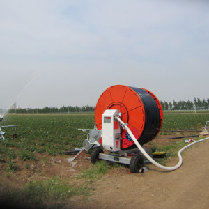 手推水渦輪驅(qū)動(dòng)噴灌機(jī) 農(nóng)田抗旱型噴灌設(shè)備 農(nóng)田噴灌設(shè)備