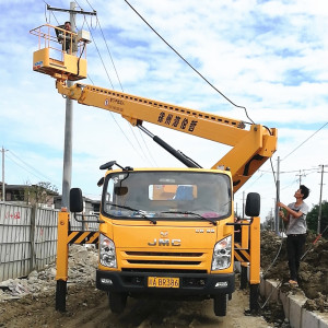 宜賓高空作業(yè)車出租電話 高空作業(yè)車租賃 專業(yè)人員