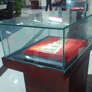 博鰲眼鏡展柜——眼鏡展柜的價格怎么樣