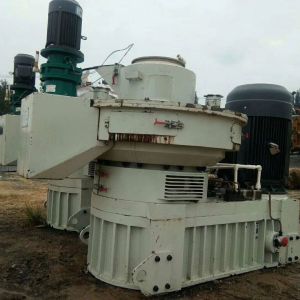 密度板下腳料顆粒機(jī)，建筑模板造粒機(jī)，田農(nóng)木屑顆粒機(jī)