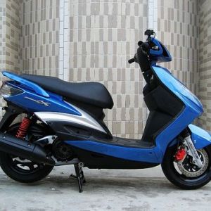 供應(yīng)新款摩托車08年雅馬哈勁戰(zhàn)4V125摩托車電噴）價(jià)格：4200元