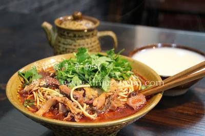 襄陽老配方牛肉面牛雜面制作加盟老譚家學習