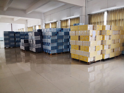 整齐干净的成品仓库